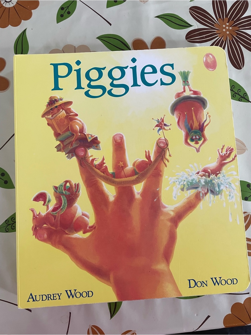 4/$20📚 Piggies Board Book